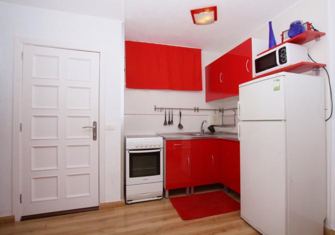 1364474783zrwqfhel_kitchen_resize.jpg
